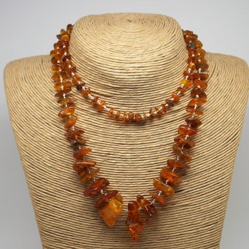 alt="Collar largo de cordon con piedras de ambar. www.santelmotienda.com"