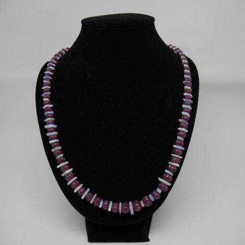 alt="Collar de Rubies y Ópalos con cierre de Oro de ley 18 K."