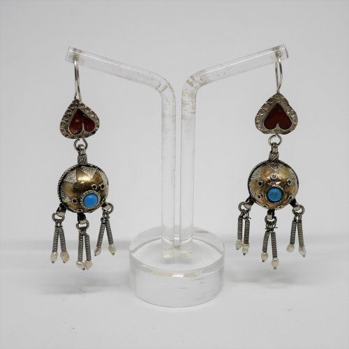 alt="Pendientes largos Afganos de Plata y laton con Cornalinas y Perlas de rio. santelmotienda.com"