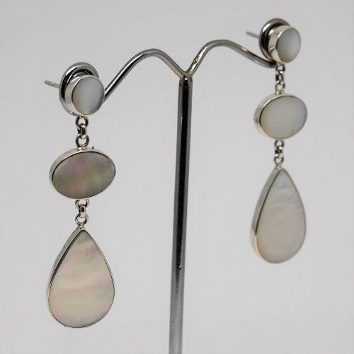 alt="Pendientes largos de Plata de ley 925 MIls. y nácar. www.santelmotienda.com"