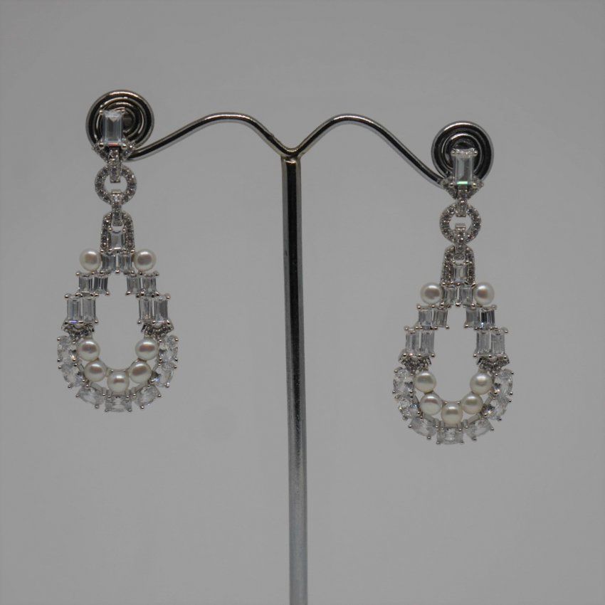 alt=\"Pendientes largos de Plata de ley Rodinada 925 Mils. con circonitas y perlas cultivadas. www.santelmotienda.com\"
