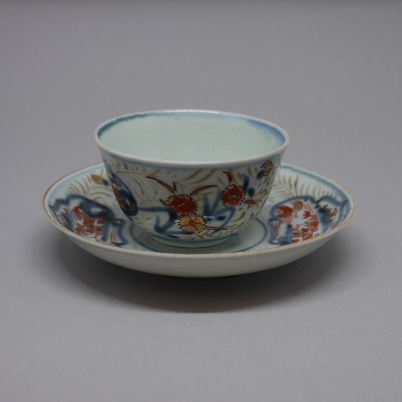 alt=\"Plato y taza de porcelana Japonesa antiguos\"