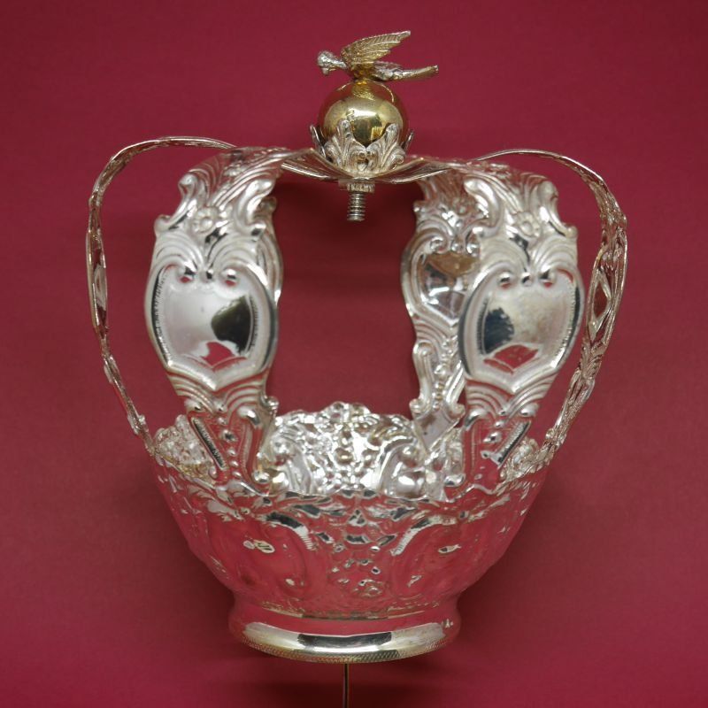 alt=\"corona plata antiguo\"