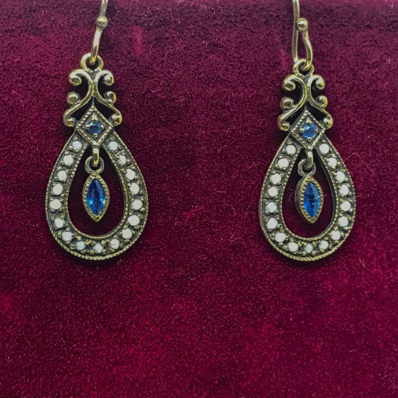 alt="pendientes oro zafiros azules perlitas"