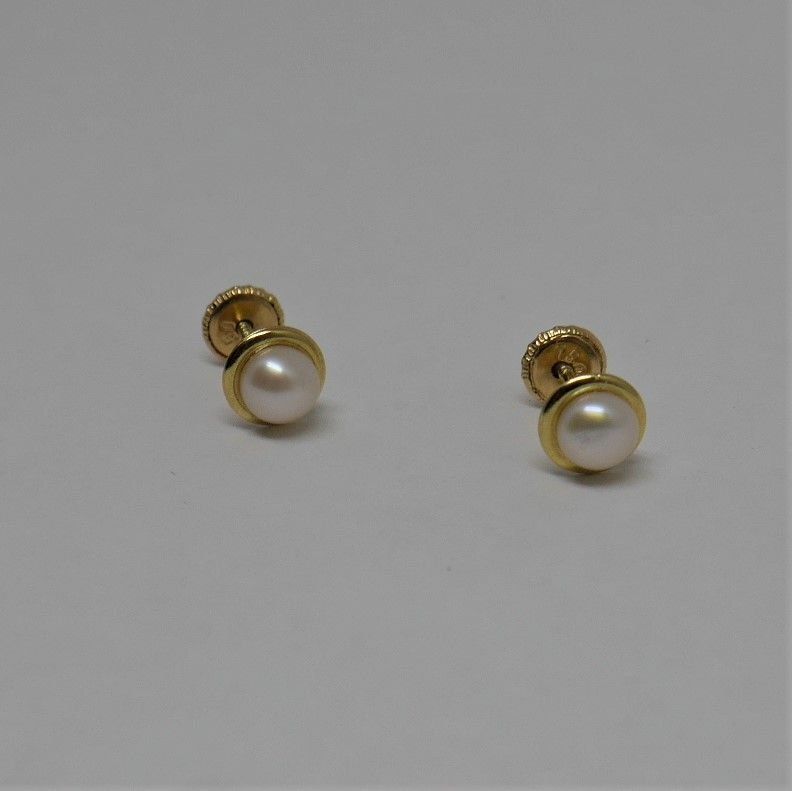 alt=\"pendientes niña de oro de ley 18 K. con perlas cultivadas japonesas\"