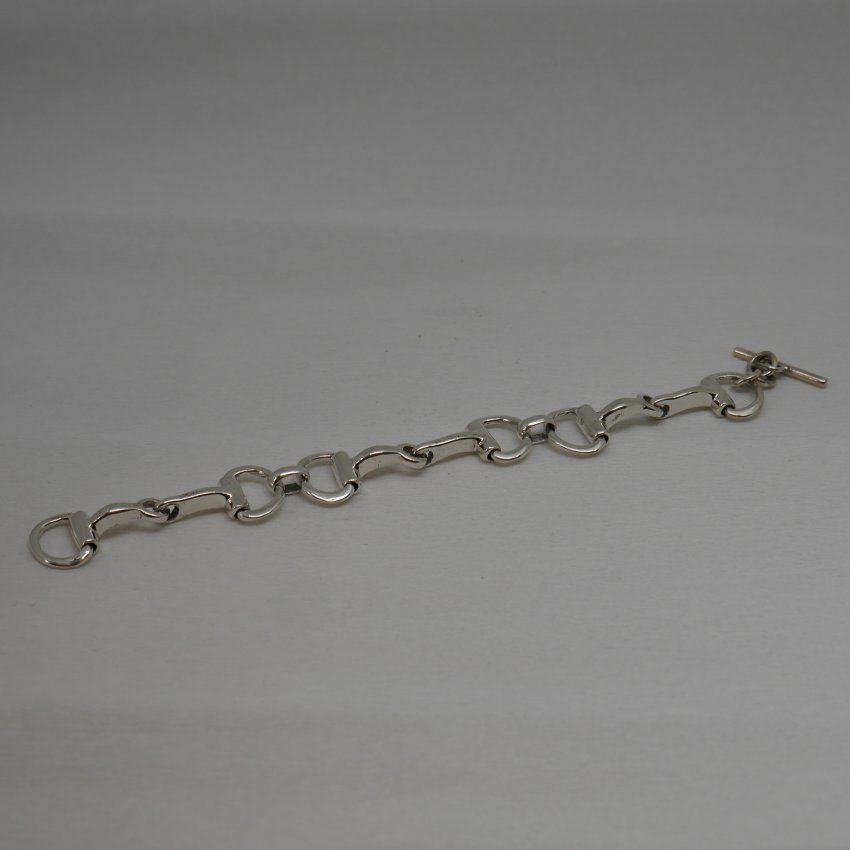 alt="pulsera estribos plata fabricada a mano"