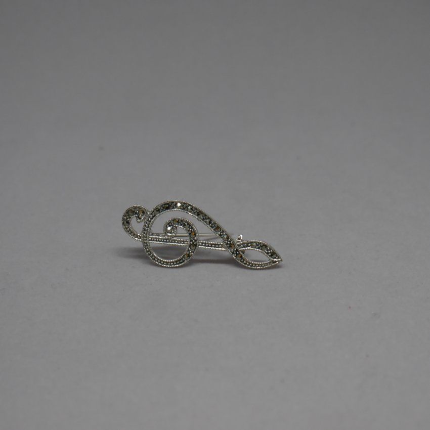 alt=\"broche plata ley marcasitas nora musical\"