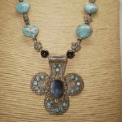 Collar Afgano de alpaca con 6 turquesas y centro onix