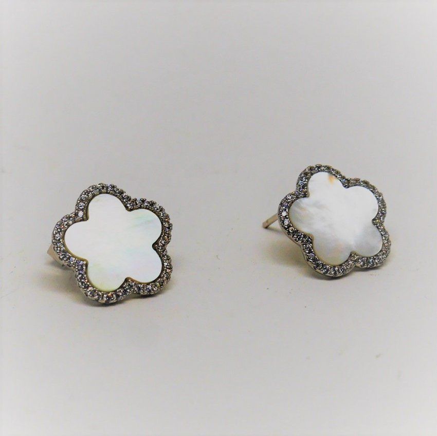 alt=\"Pendientes presión cerrados de Plata de ley rodinada 925 Mils.en forma de flor\"