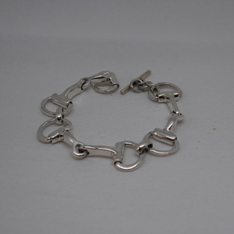 alt="pulsera estribos plata fabricada a mano"