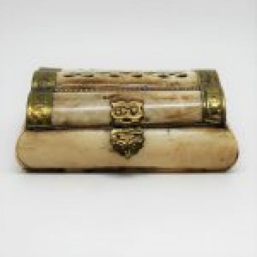 Alt="caja antigua de hueso, madera y laton