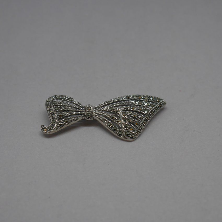 alt=\"broche plata ley marcasitas nora musical\"