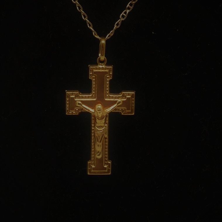 alt=\"Crucifijo de Oro de ley 18 K. jpg. www.santelmotienda.com\"