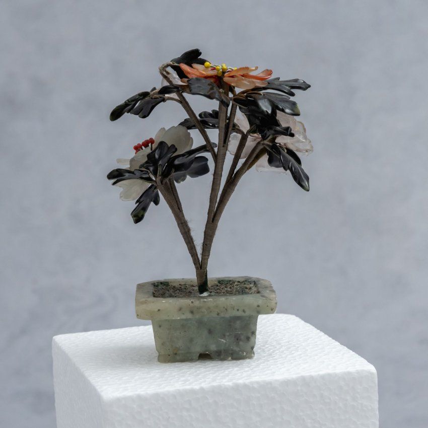 alt=\"centro/maceta piedra dura con jade, cuarzo, ágata y cornalina. www.santelmotienda.com\"