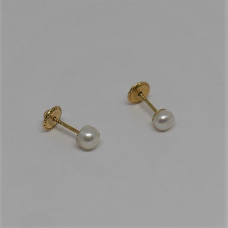 alt=\"pendientes niña de oro de ley 18 K. con perlas cultivadas japonesas\"