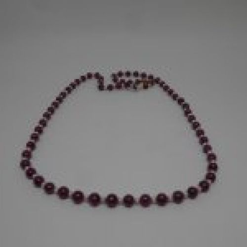 alt="Collar de Rubies y Perlas cultivadas con cierre de Oro de ley 18 K