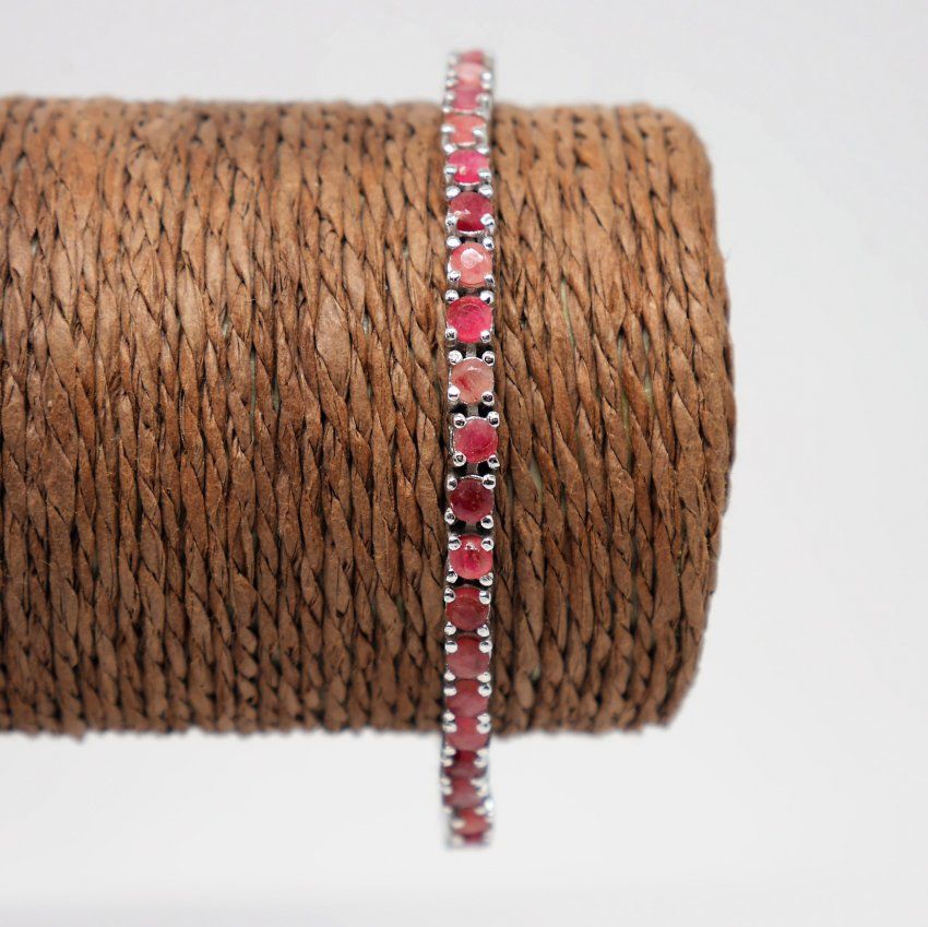 alt=\"pulsera de plata de ley rodinada con rubies. www.santelmotienda.com\"