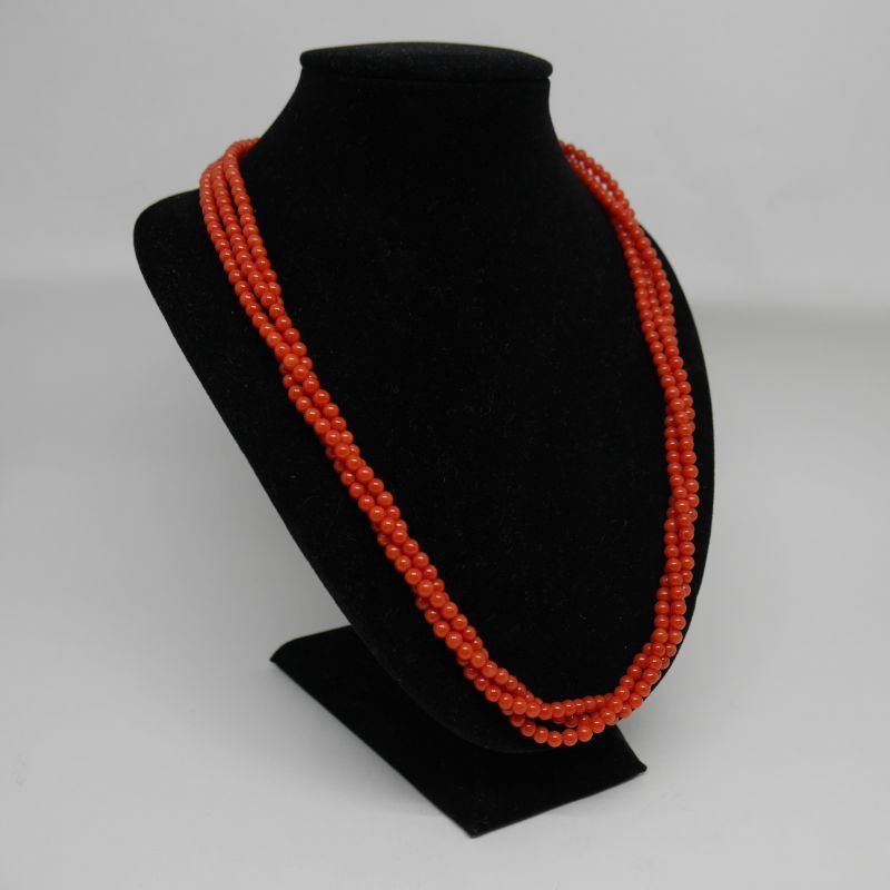 alt=\"Collar 3 vueltas de Corales con cierre de Oro de ley 18 K.\"