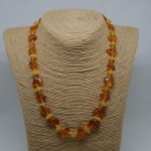 alt="collar de ámbar"
