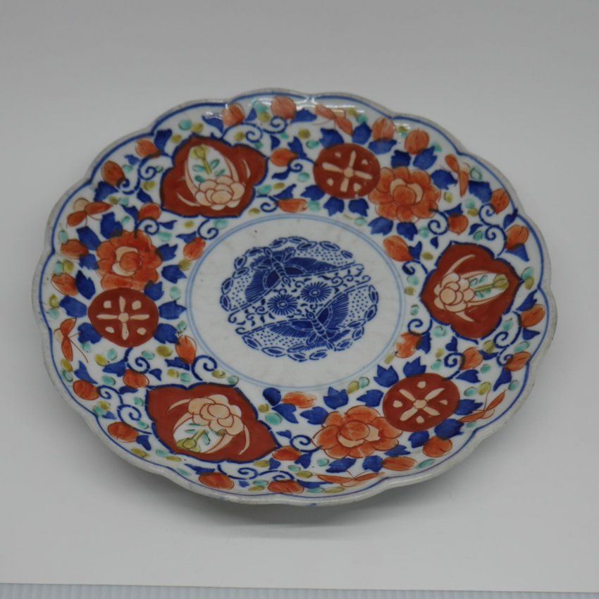 alt=\"Plato Porcelana Japonesa Imari pintado a mano de principios del Siglo XX. www.santelmotienda.com\"