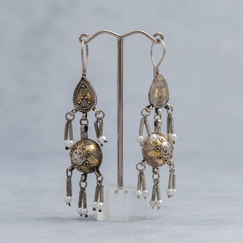 alt=\"Pendientes Afganos largos de Plata de ley 925 Mils. y laton con y Perlas. santelmotienda.com\"