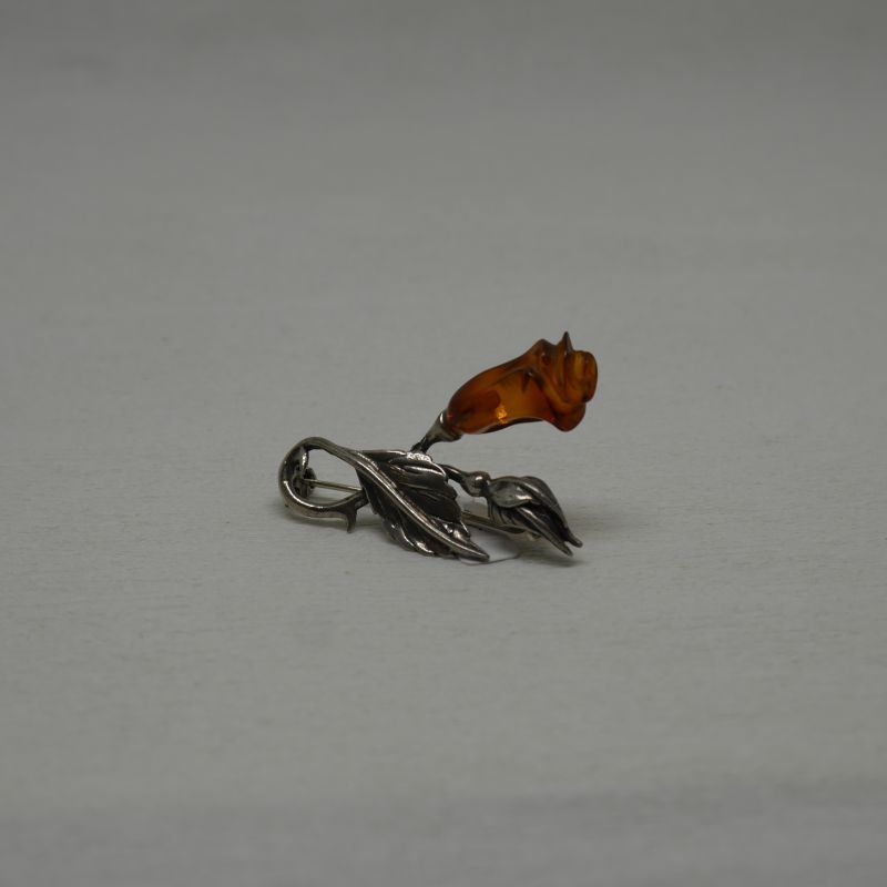 alt="broche de plata de ley  y ambar"