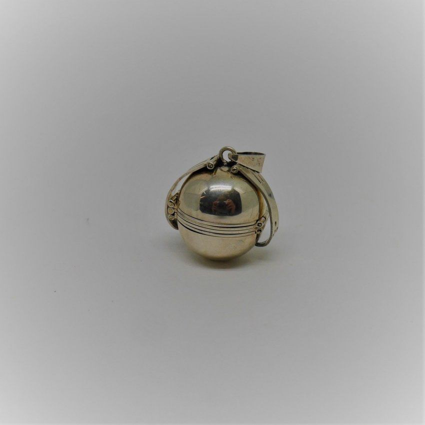 alt=\"colgante portaretratos de plata de ley 925 Mils.www.santelmotienda.com\"