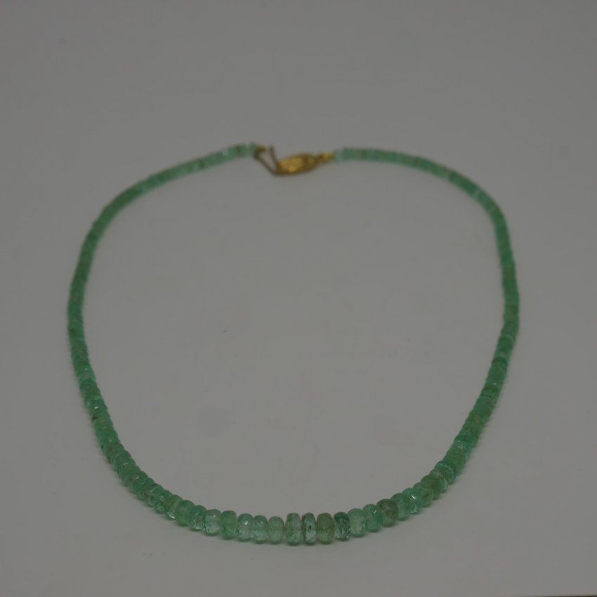 alt=\"collar esmeraldas con cierre de oro. www.santelmotienda.com\"