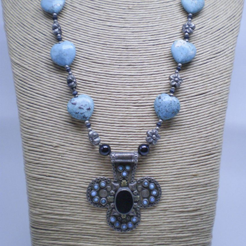 Collar Afgano de alpaca con 6 turquesas y centro onix