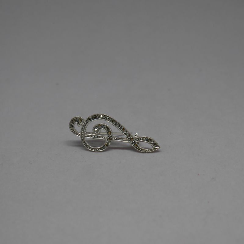 alt=\"broche plata ley marcasitas nora musical\"