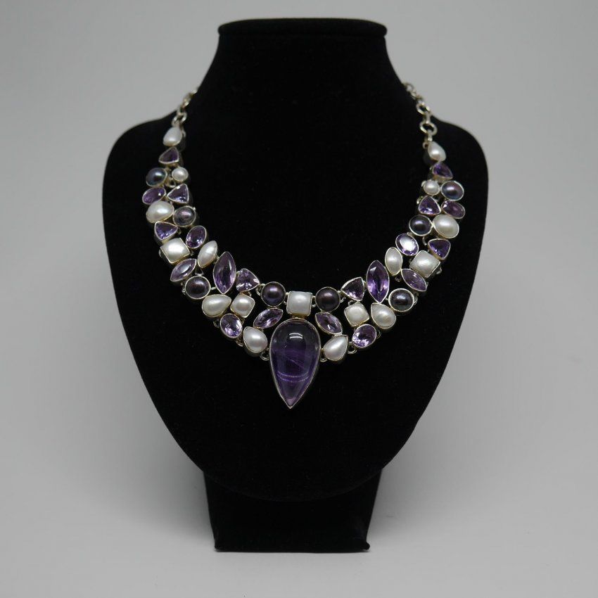 alt=\"Gargantilla de Plata de ley 925 Mils. amatistas y Perlas de agua dulce www.santelmotienda.com\"