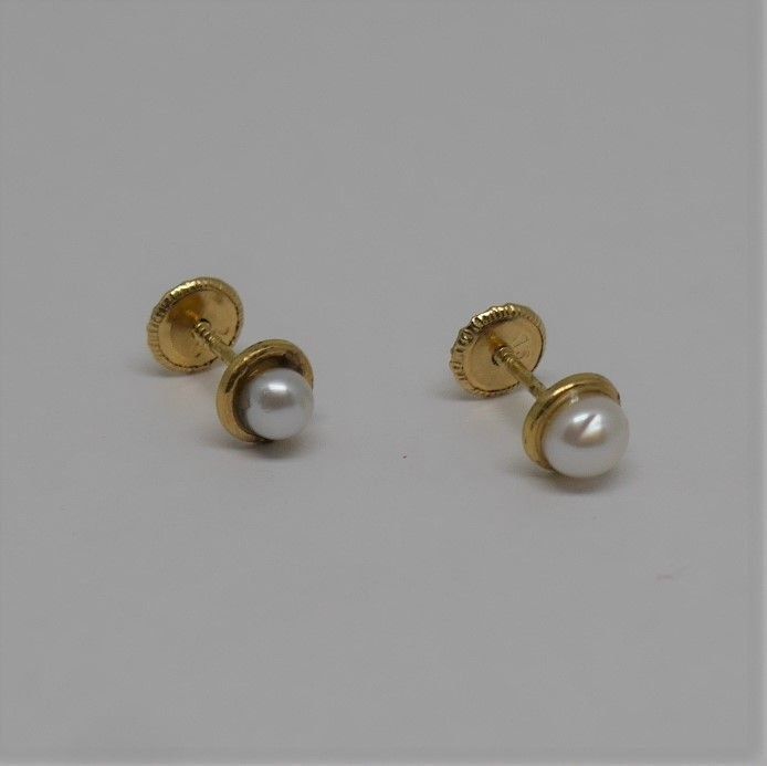 alt=\"pendientes niña de oro de ley 18 K. con perlas cultivadas japonesas\"