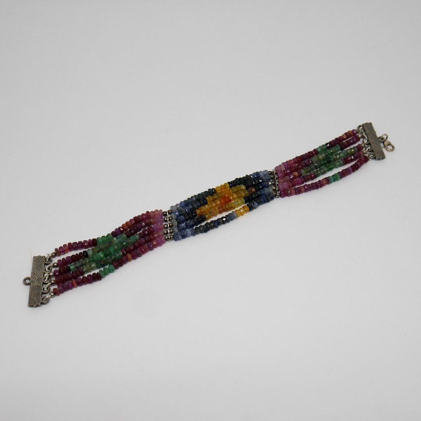 alt=\"Pulsera de Plata de ley Rodina 925 Mils. 5 vueltas con Rubíes, Esmeraldas y Zafiros. jpg. www.sanatelmotienda.com\"