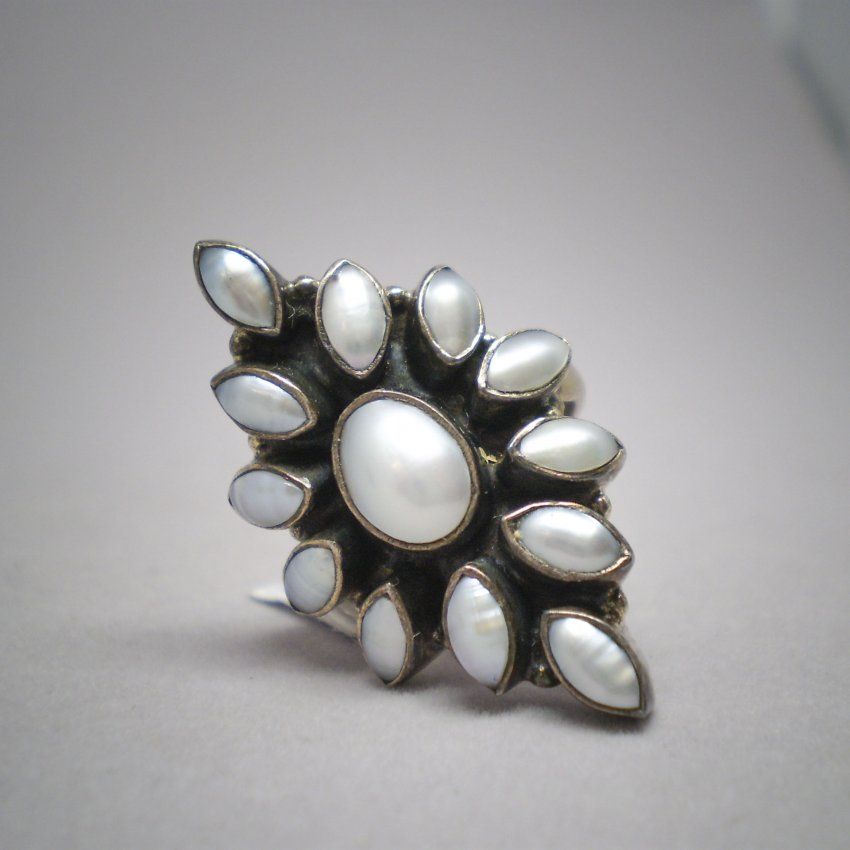 Sortija lanzadera de plata de ley 925 Mils. con 13 perlas de agua dulce