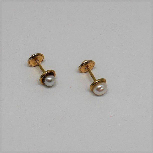 alt=\"pendientes niña de oro de ley 18 K. con perlas cultivadas japonesas\"