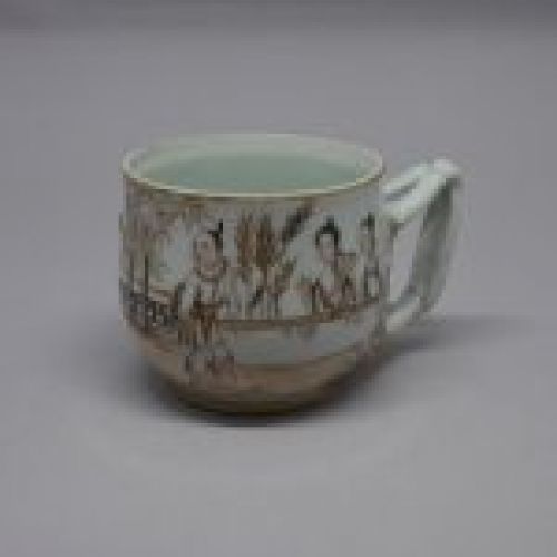 alt="Taza de porcelana Japonesa, principios del Siglo XX"