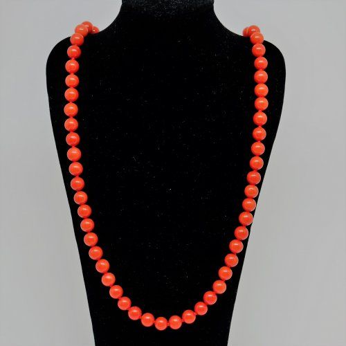 alt=\"collar de coral con cierre de oro. www.santelmotienda.com\"