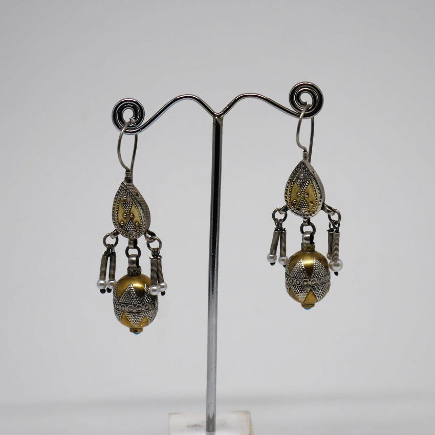 alt=\"Pendientes Afganos largos de Plata de ley 925 Mils. y laton con Turquesas y Perlas de rio. santelmotienda.com\"