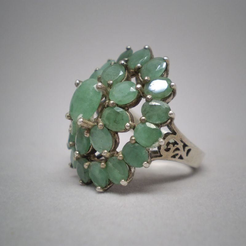 Sortija India de plata de ley 925 Mils. con 25 esmeraldas