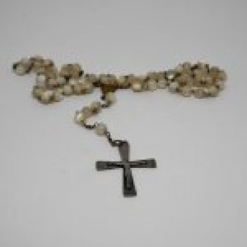 alt=\"Rosario antiguo de nacar y metal plateado. www.santelmotienda.com\"
