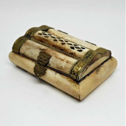 Alt=\"caja antigua de hueso, madera y laton.www.santelmotienda.com\"