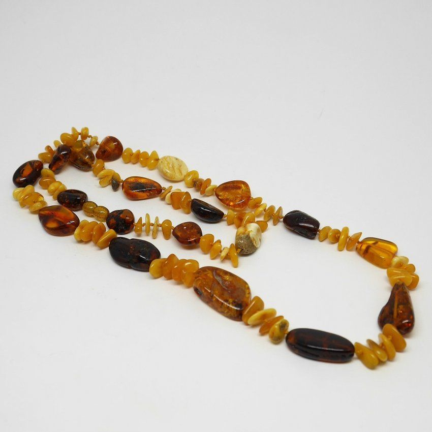 alt="Collar largo de ambar  con cordon en varios tonos. www.santelmotienda.com"
