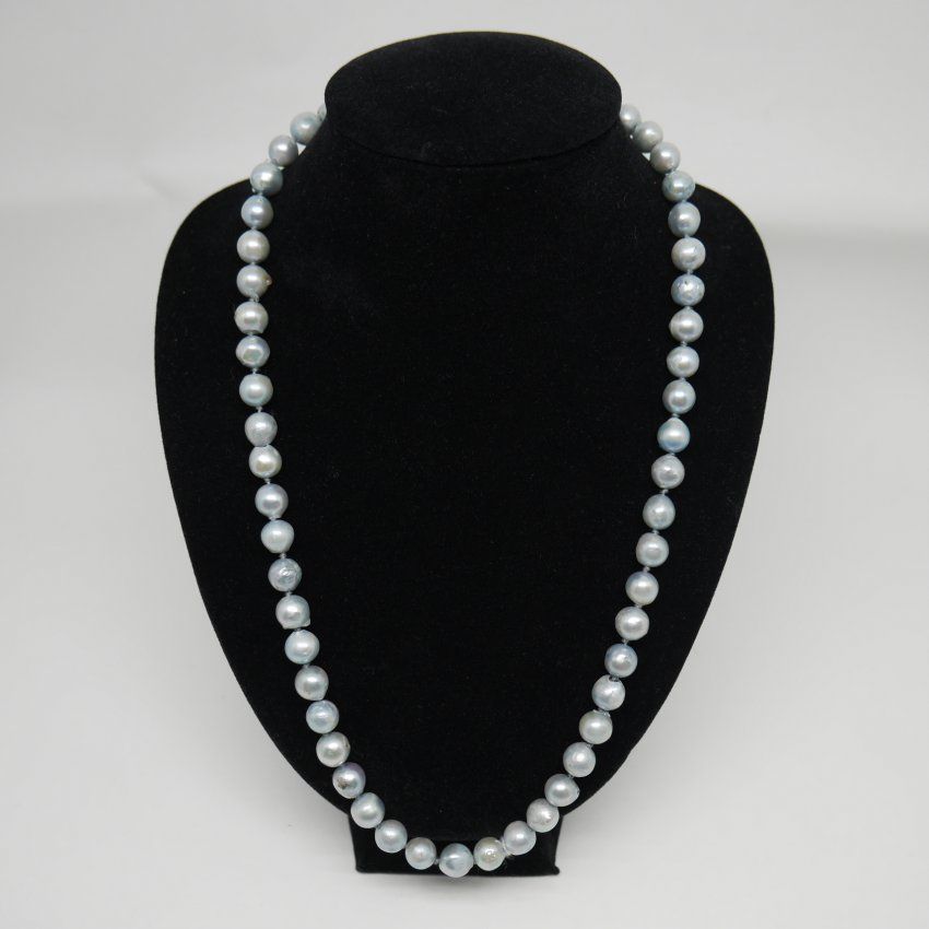 alt="Collar de Perlas cultivadas grises con cierre de Oro de ley 18 K
