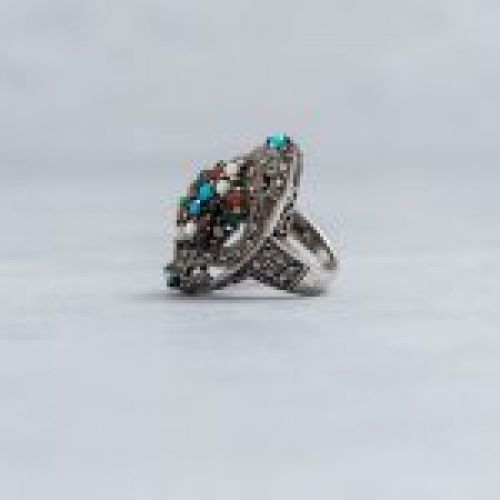 Alt=\"sortija lanzadera de plata de Ley 925 Mils. con naturales de nacar, turquesas, agatas y cornalitas. www.santelmotienda.com\"