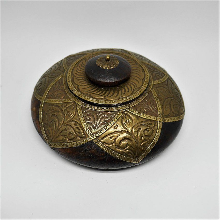 Alt=\"caja antigua de madera y laton.www.santelmotienda.com\"