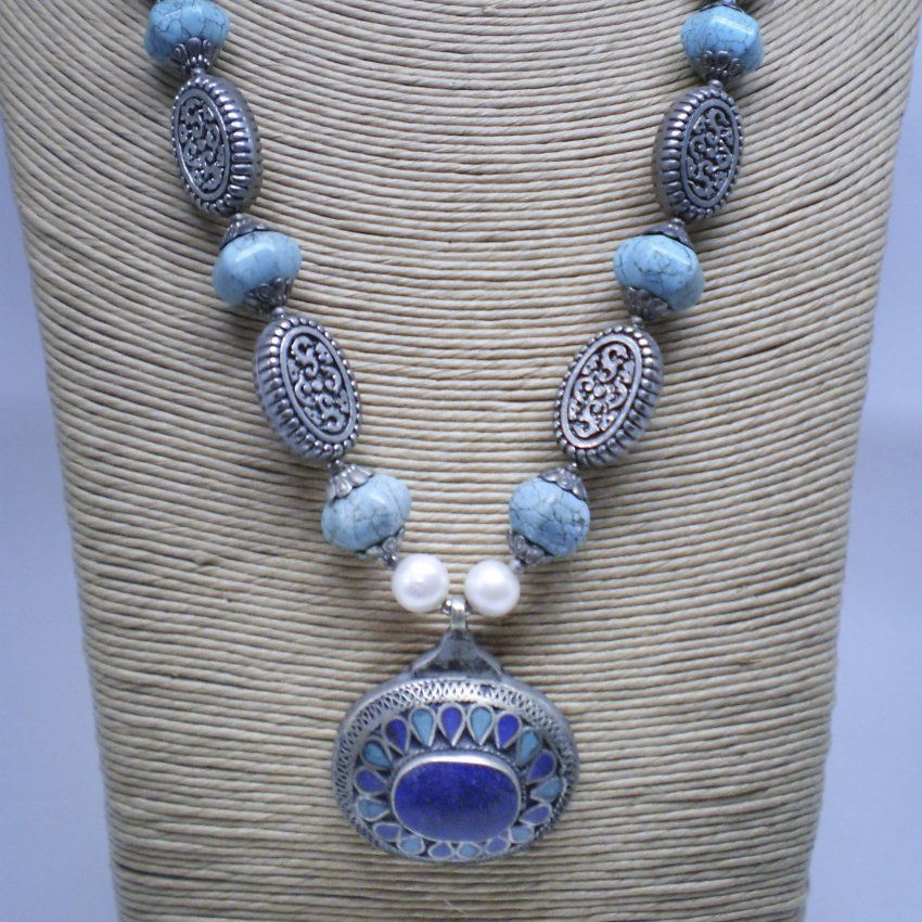 Collar Afgano de alpaca con 6 turquesas y centro de lapislazuli
