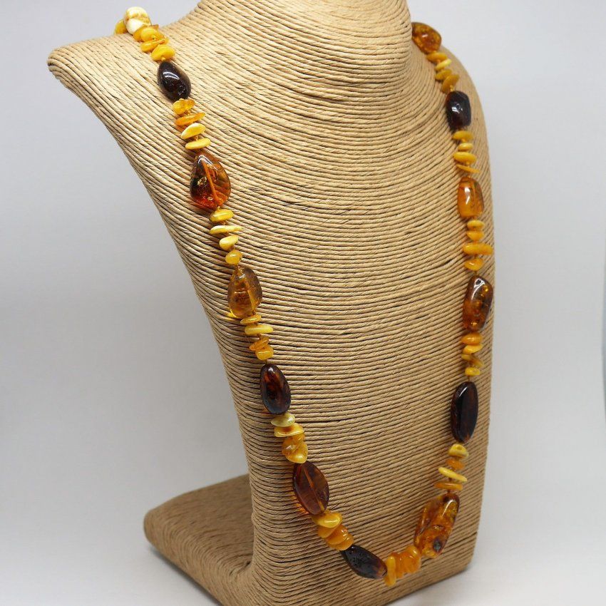 alt=\"Collar largo de ambar  con cordon en varios tonos. www.santelmotienda.com\"