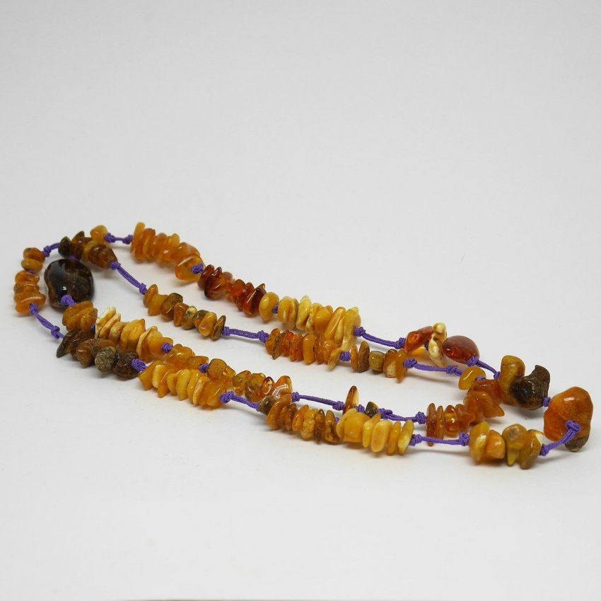 alt=\"Collar largo de cordon con piedras de ambar. www.santelmotienda.com\"