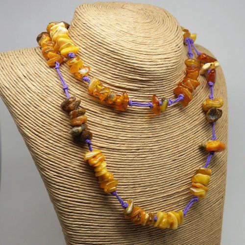 alt=\"Collar largo de cordón con piedras de ambar. www.santelmotienda.com\"