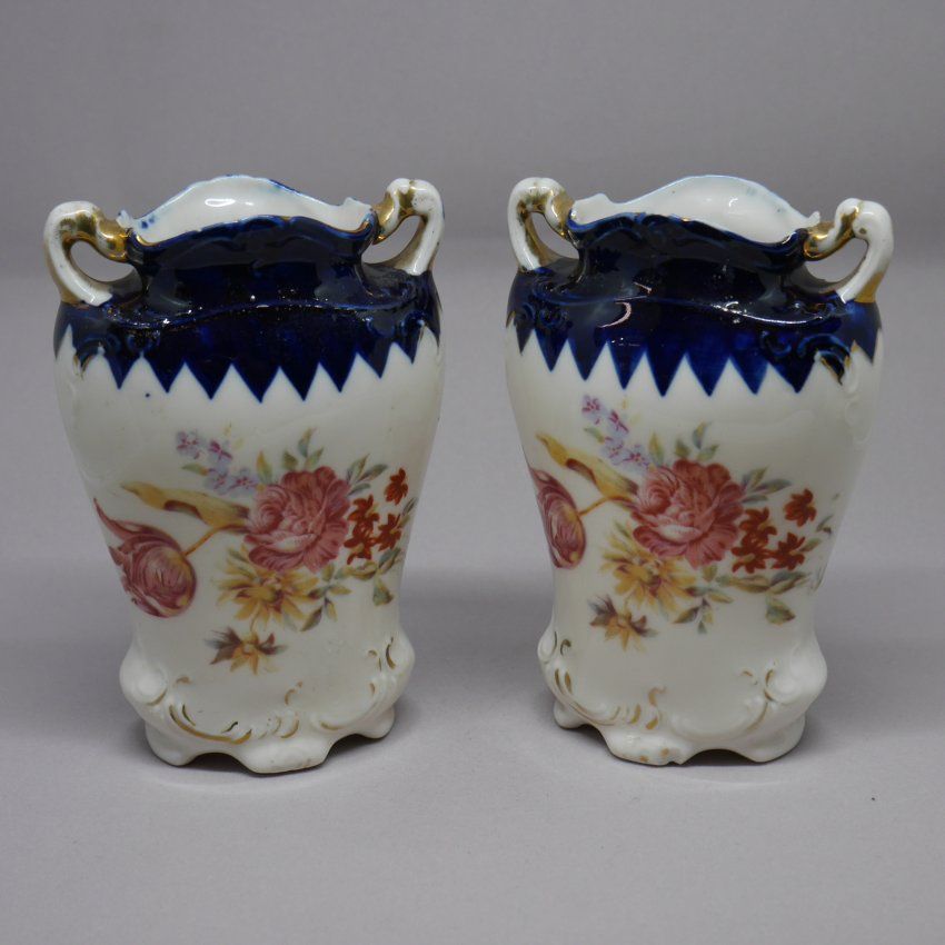 alt=\"Jarrones juego de porcelana época Isabelina de finales de siglo XIX\"JPG